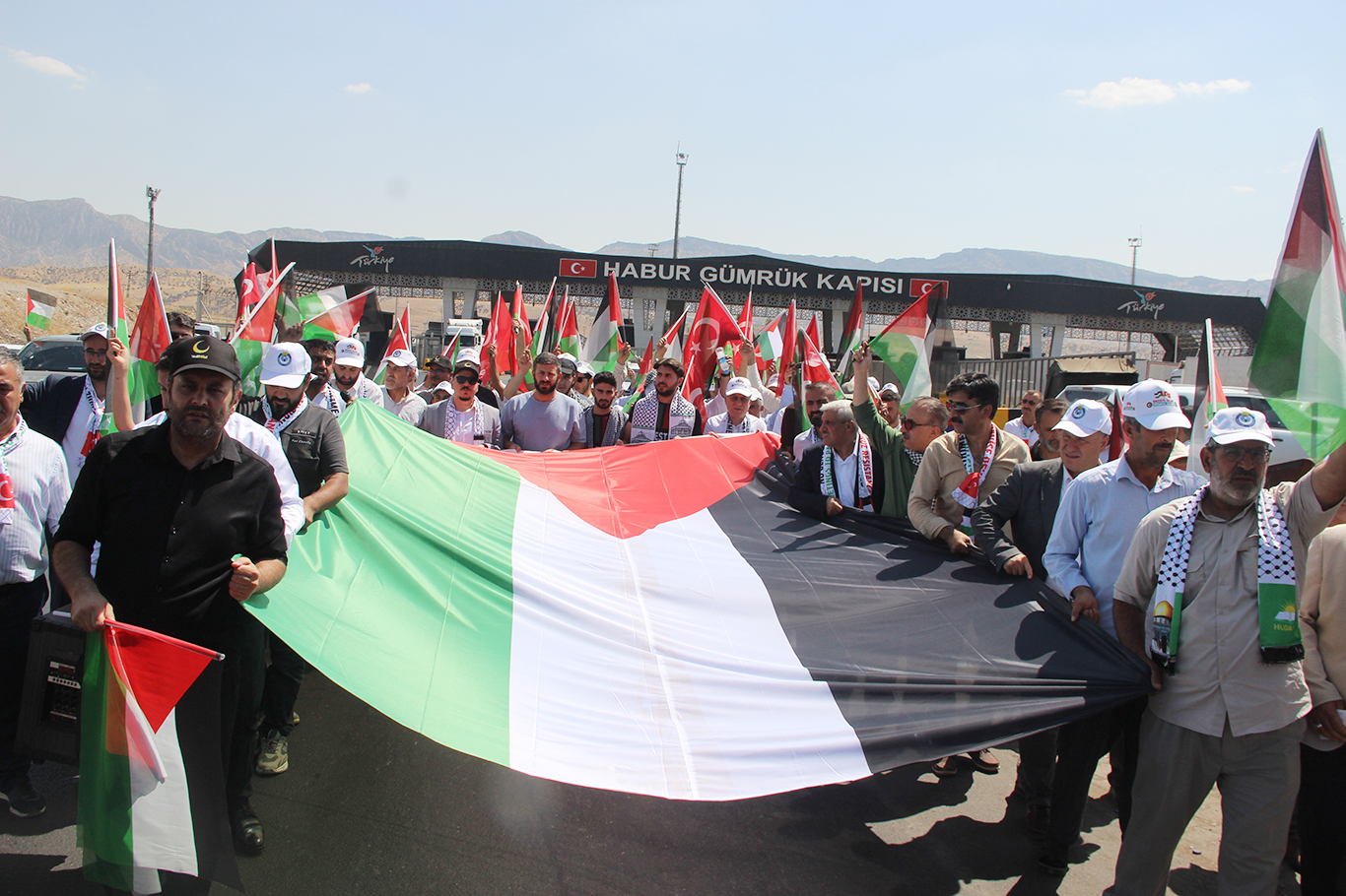 KONVOYUN BEKLETİLMESİ SELAHADDİN EYYUBİ TORUNLARINI RAHATSIZ EDİYOR