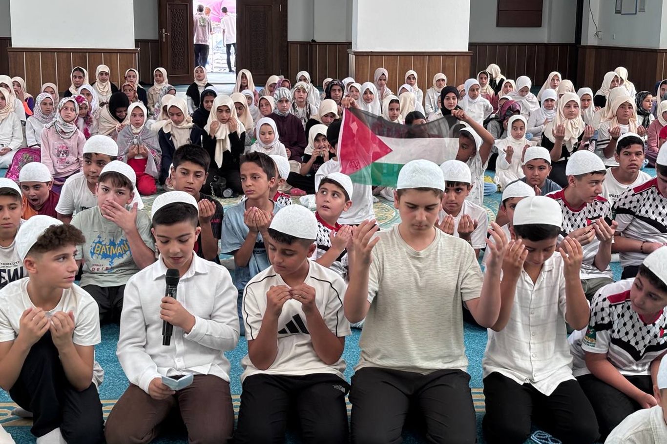 Hundreds of children gather in Siirt for “Life Is Beautiful with Prayer” event