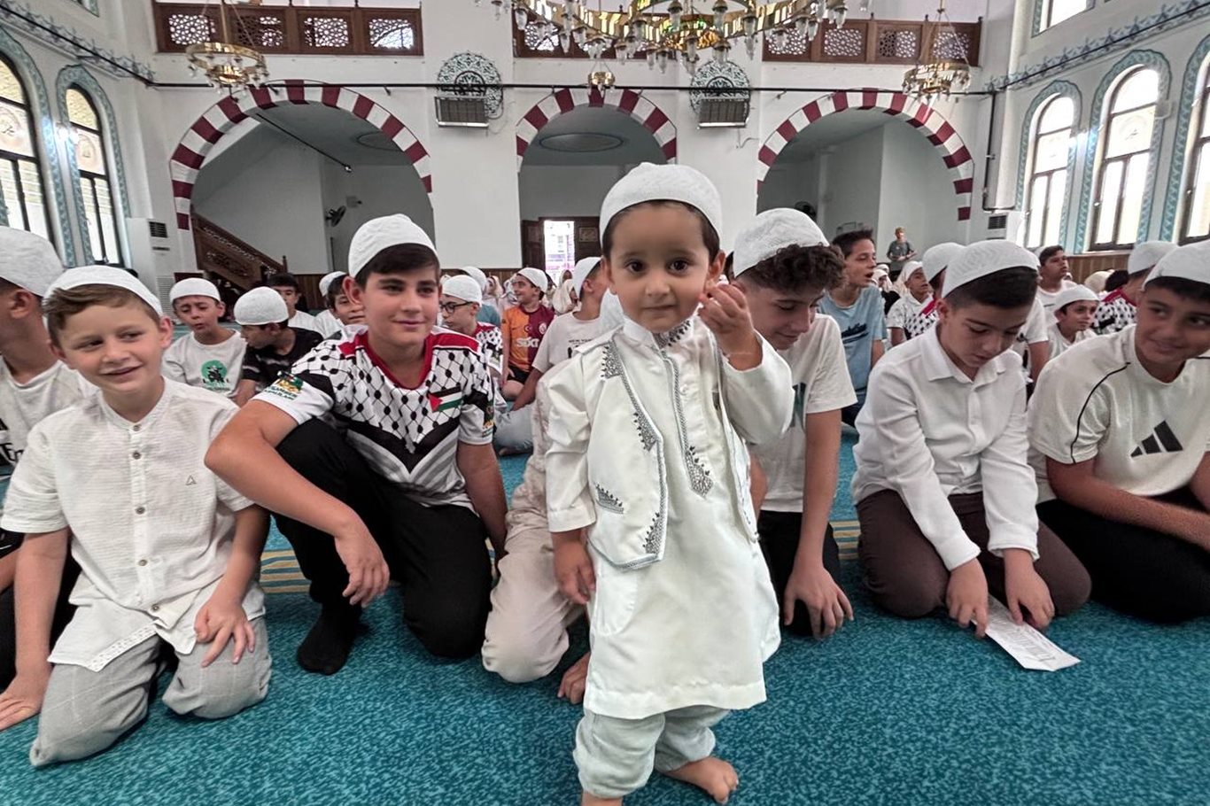 Siirt’te yüzlerce çocuk yaz tatillerini ekran başında değil Kur’an ve namaz öğrenerek değerlendirdi