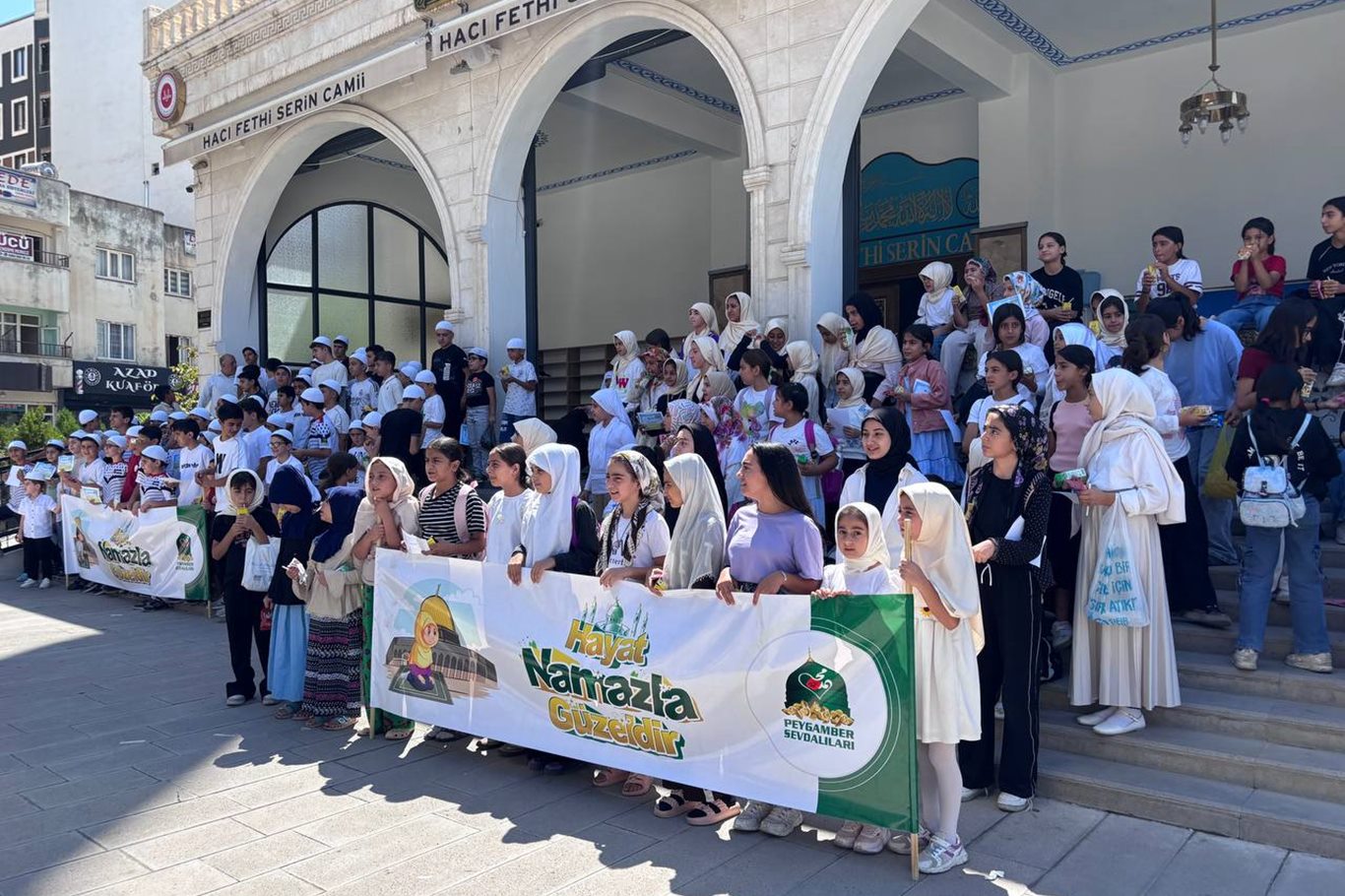Siirt’te yüzlerce çocuk yaz tatillerini ekran başında değil Kur’an ve namaz öğrenerek değerlendirdi