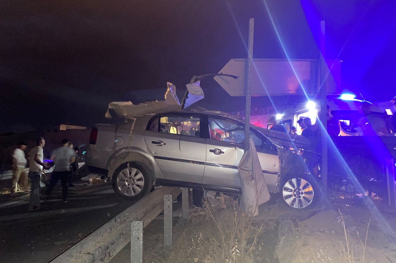 Malatya'da otomobil bariyerlere çarptı: 1 ölü