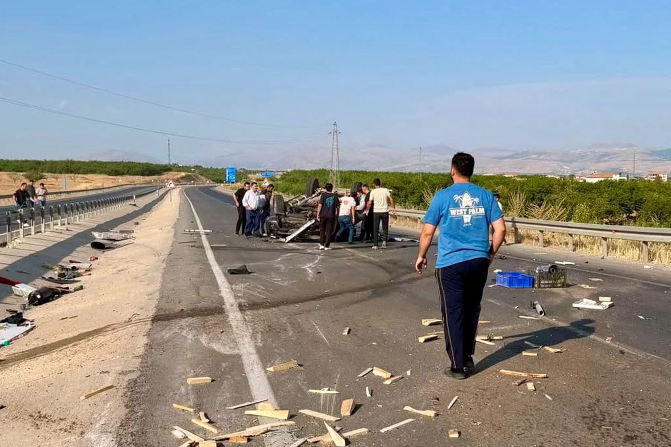 Takla atan otomobildeki 2 kişi yaralandı