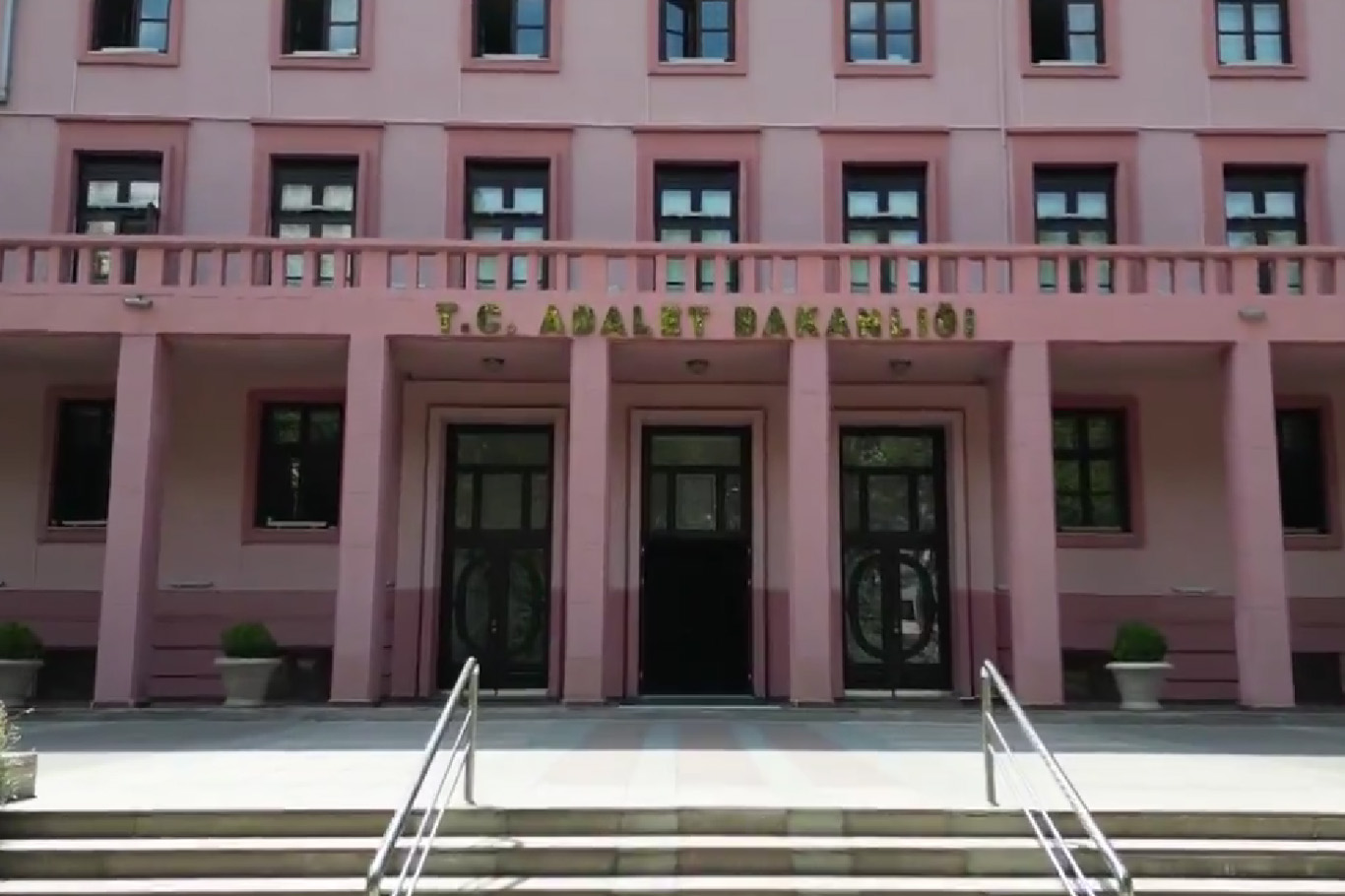 Adalet Bakanlığı mağdurlar ve kırılgan gruplar için adli destek hizmetlerini güçlendiriyor