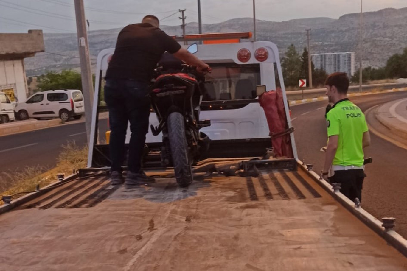 Mardin'de elektrik direğine çarpan motosiklet sürücü hayatını kaybetti 