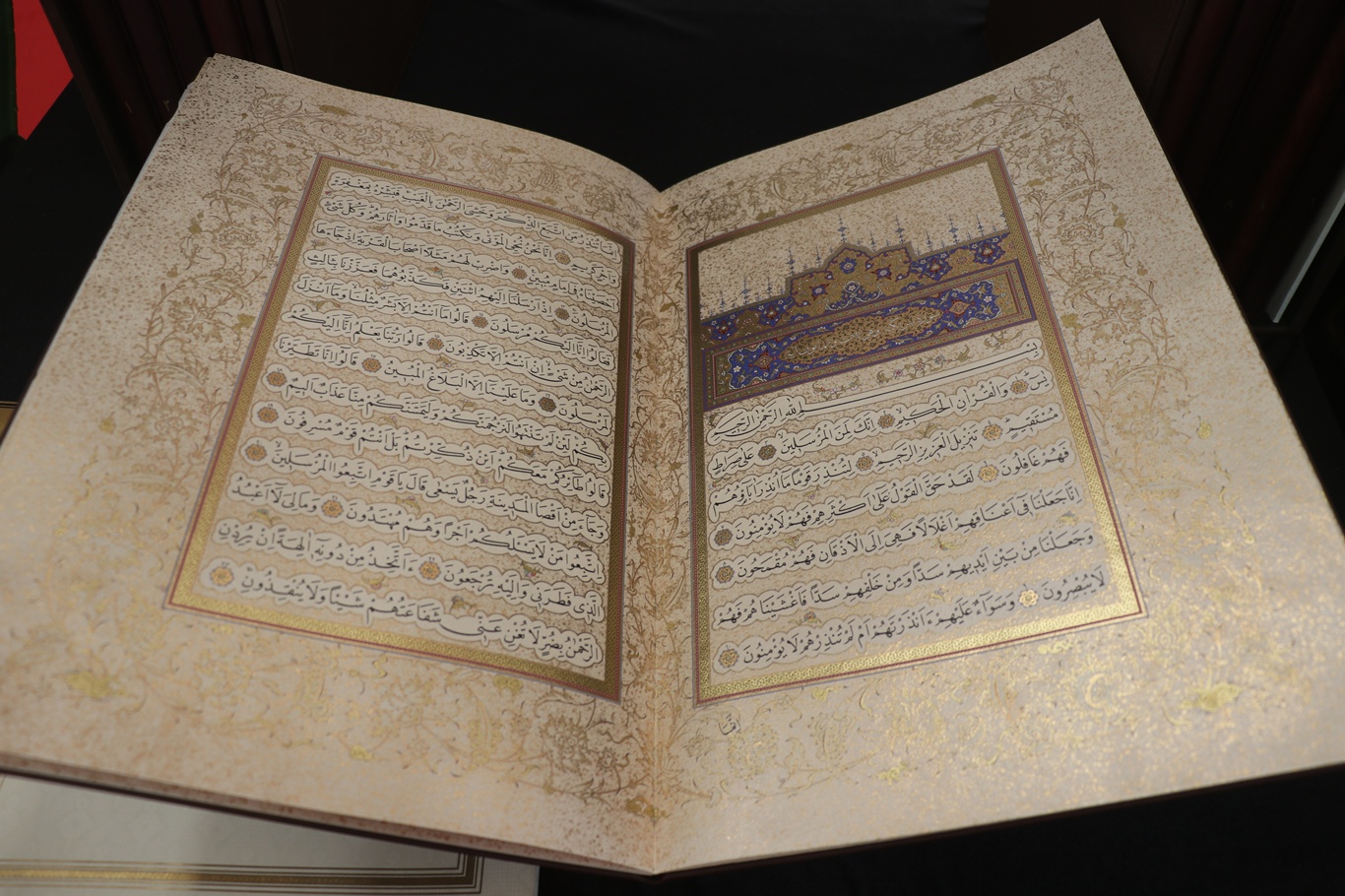Uluslararası Arapça Kitap Fuarı'nda "Altın Harfler" sergisi