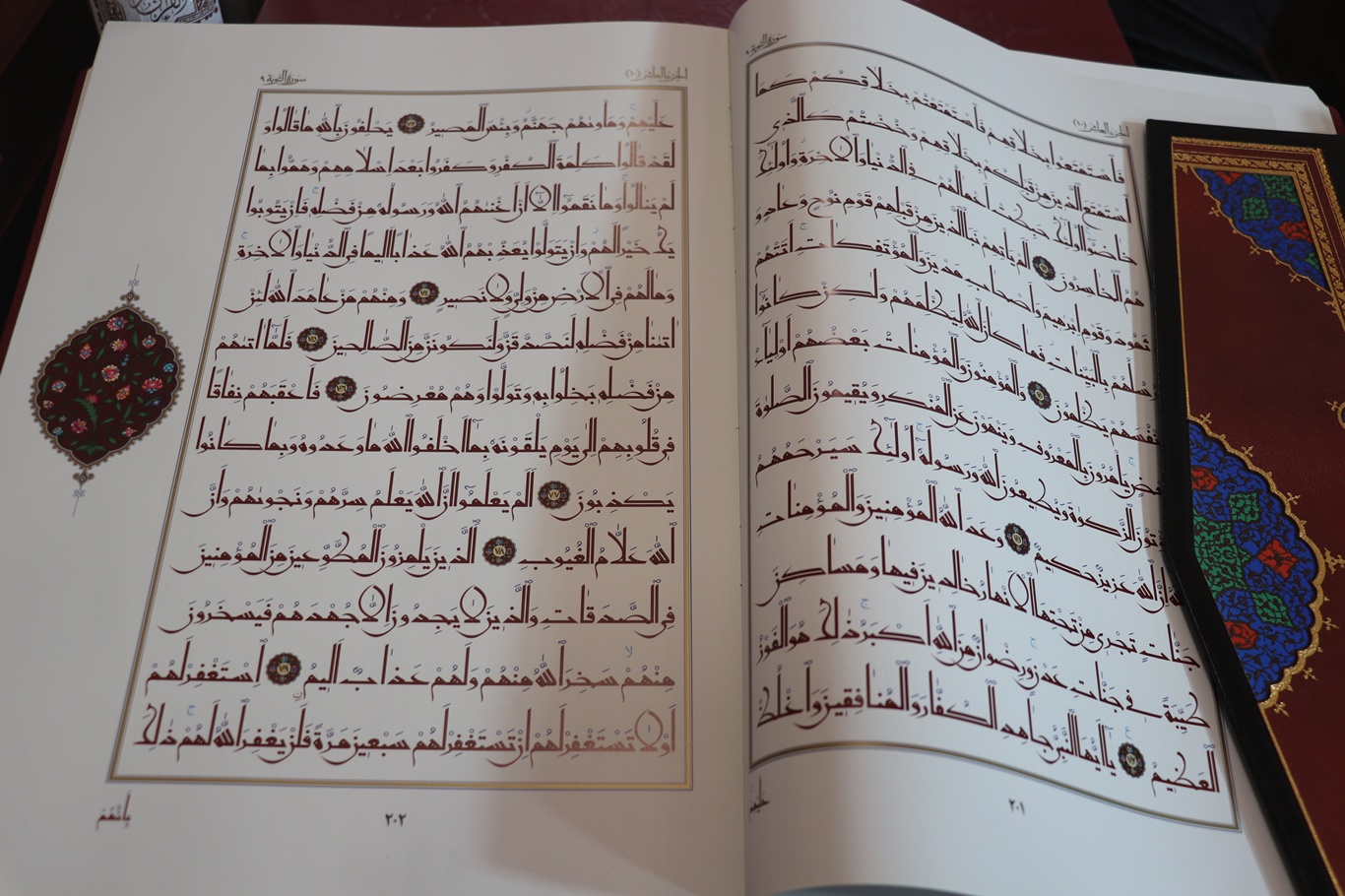 Uluslararası Arapça Kitap Fuarı'nda "Altın Harfler" sergisi