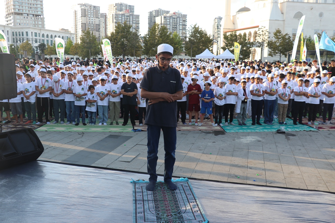 "Hayat Namazla Güzeldir" programı İstanbul'da yoğun katılımla gerçekleşti