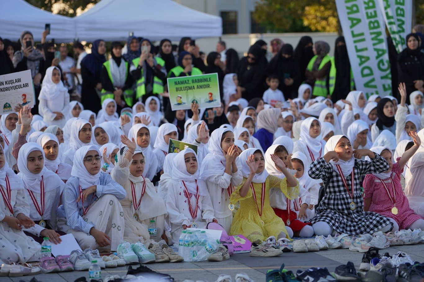 "Hayat Namazla Güzeldir" programı İstanbul'da yoğun katılımla gerçekleşti