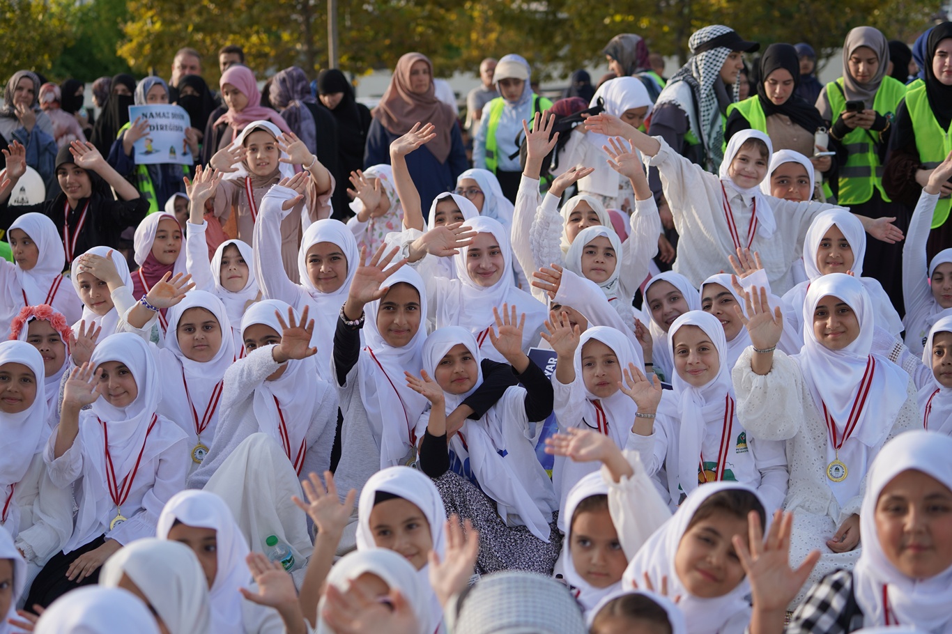 "Hayat Namazla Güzeldir" programı İstanbul'da yoğun katılımla gerçekleşti