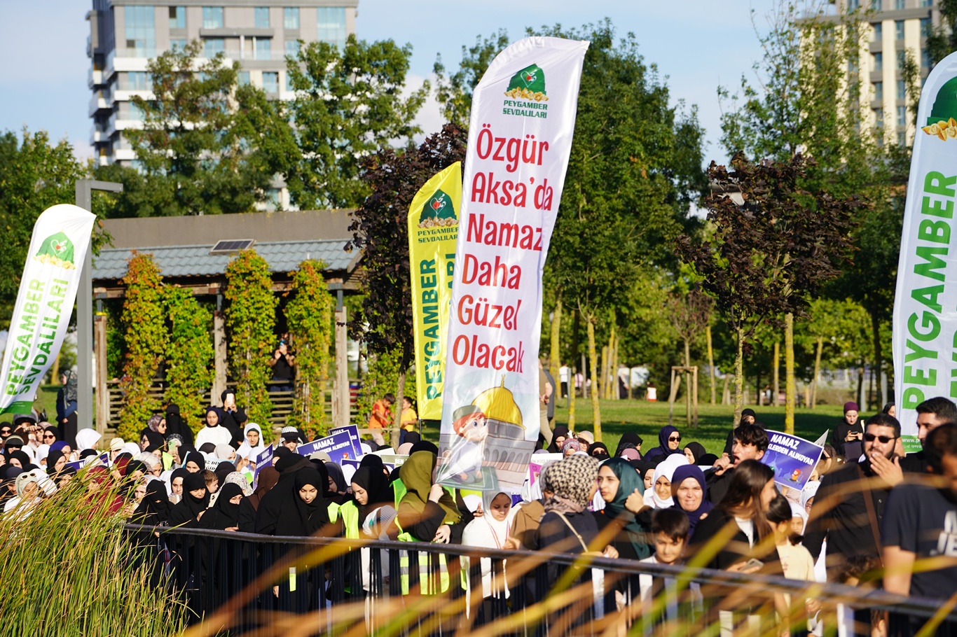 "Hayat Namazla Güzeldir" programı İstanbul'da yoğun katılımla gerçekleşti