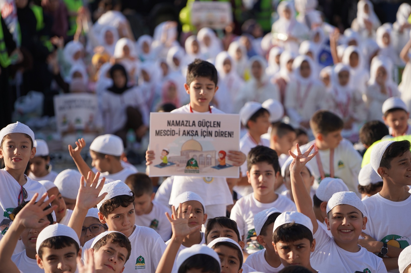 "Hayat Namazla Güzeldir" programı İstanbul'da yoğun katılımla gerçekleşti