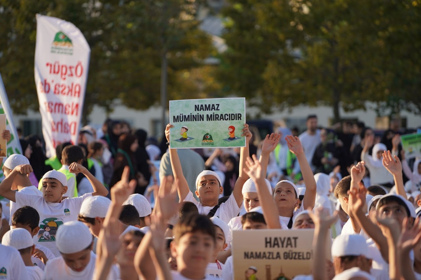 "Hayat Namazla Güzeldir" programı İstanbul'da yoğun katılımla gerçekleşti