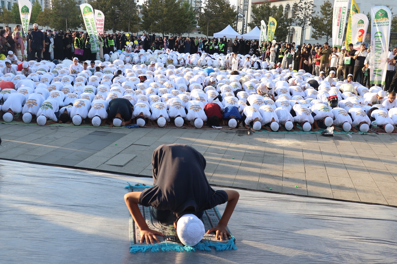 "Hayat Namazla Güzeldir" programı İstanbul'da yoğun katılımla gerçekleşti
