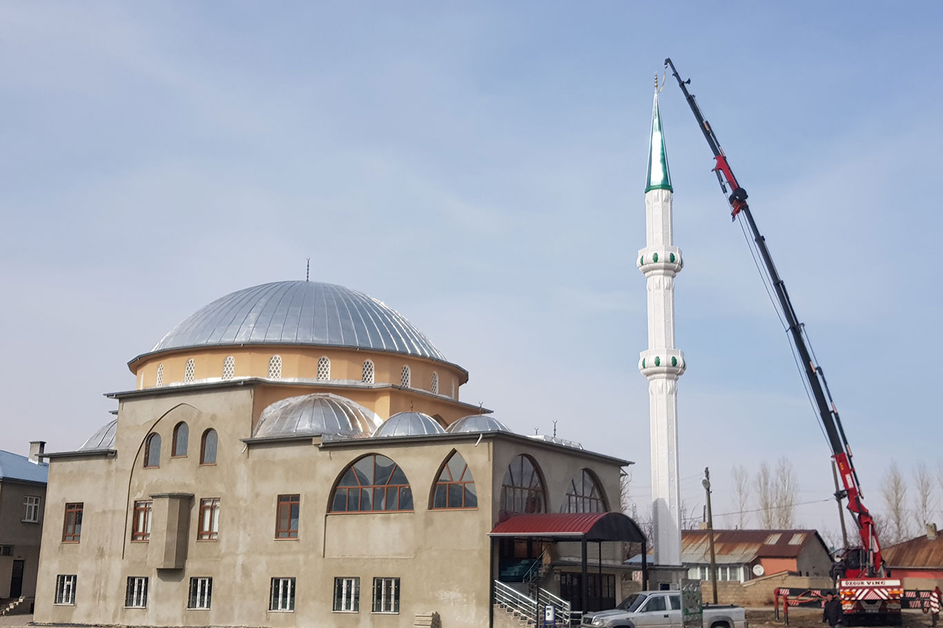 İmamlıktan emekli oldu, cami minaresi yapmaya başladı
