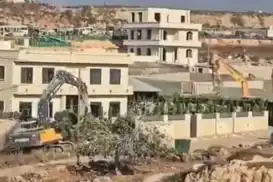 الاحتلال يهدم منزلًا في القدس ويشرّد 15 فلسطينيًا