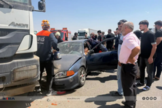 Li ser rêya Êlih-Dîyarbekirê wesayîtek û qamyonek li hev qelibîn: 2 jê giran 4 birîndar