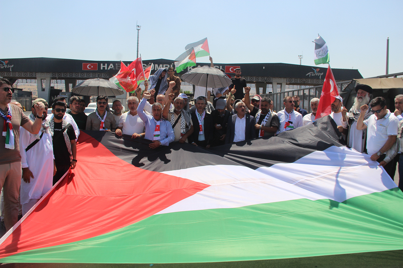 IRAK HÜKÜMETİNİN İZİN VERMEDİĞİ FİLİSTİN KONVOYU GERİ DÖNDÜ