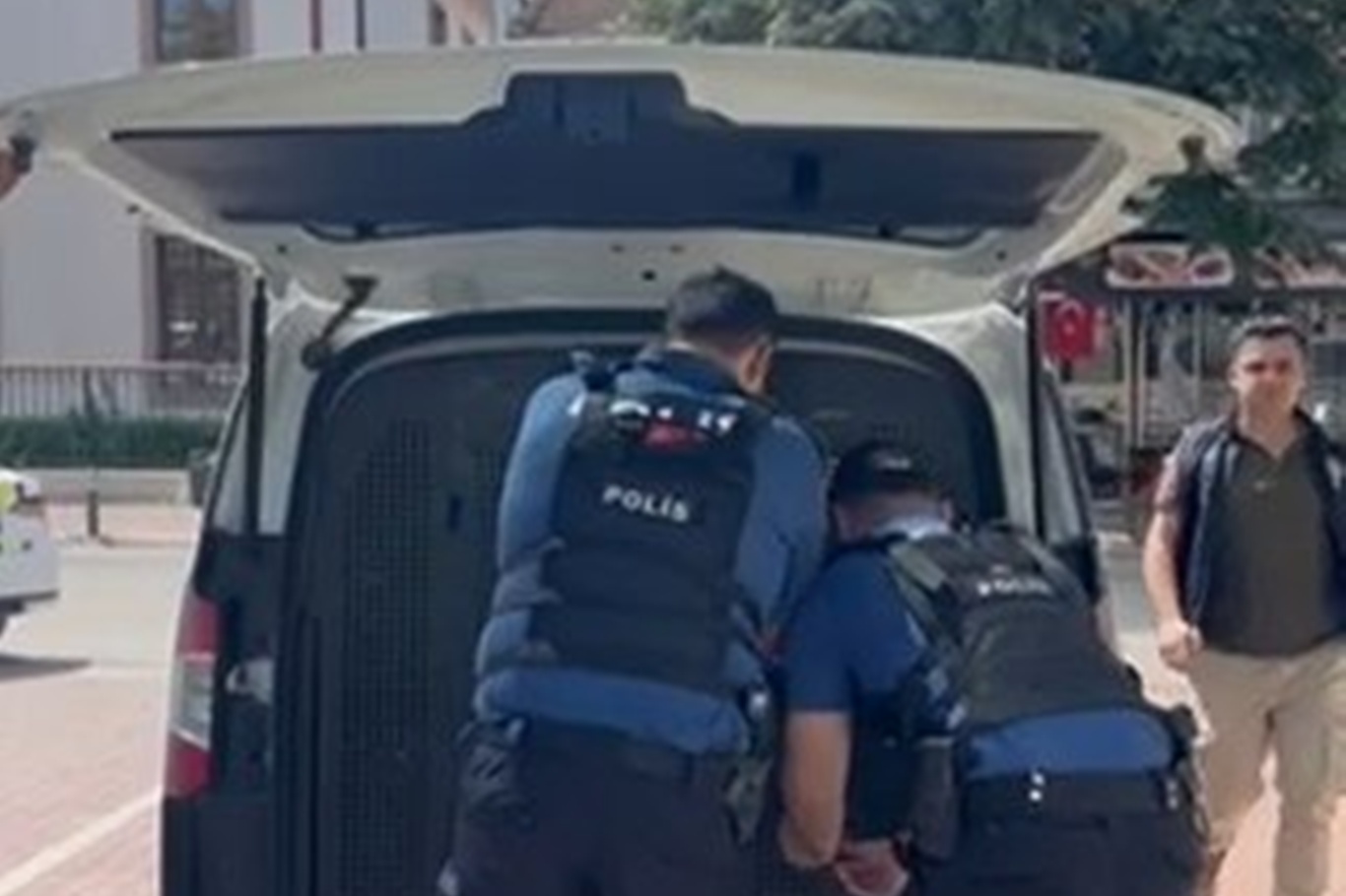 Bursa’da 10 yıl kesinleşmiş hapis cezası bulunan şahıs yakalandı