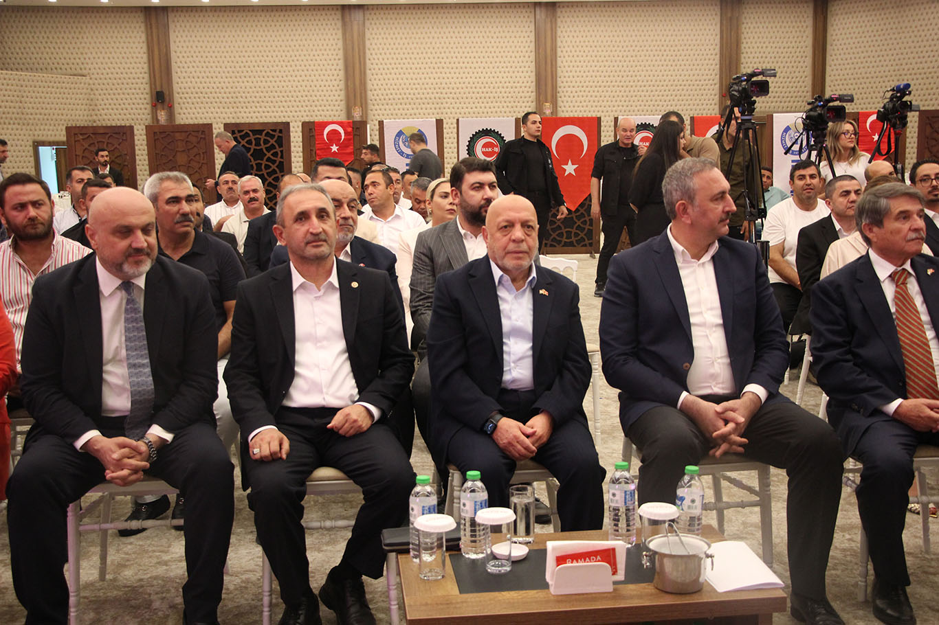 HÜDA PAR Milletvekili Demir, Gaziantep'te çeşitli ziyaretlerde bulundu