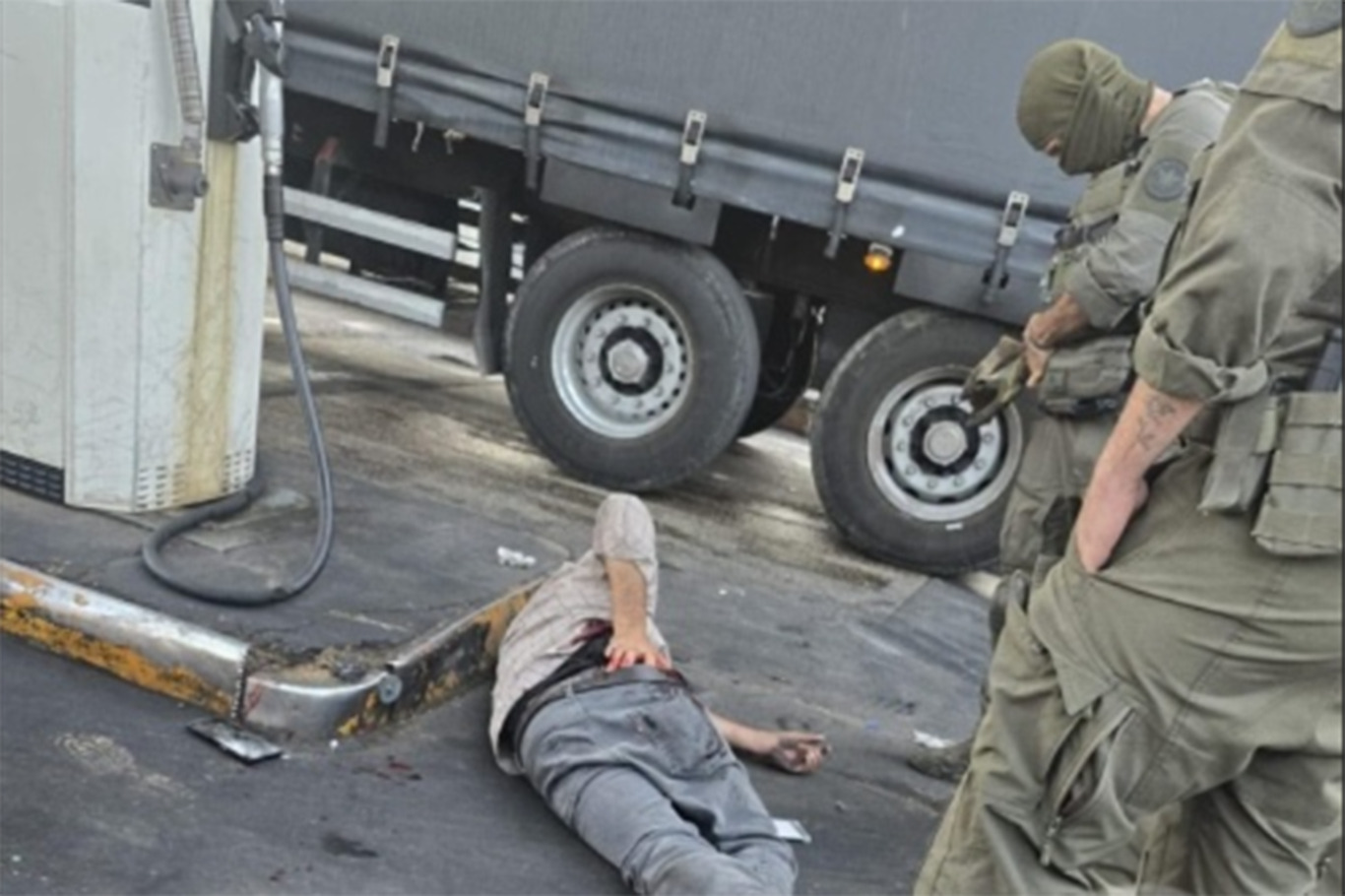Israeli forces shoot Palestinian youth near separation wall in Al-Ram