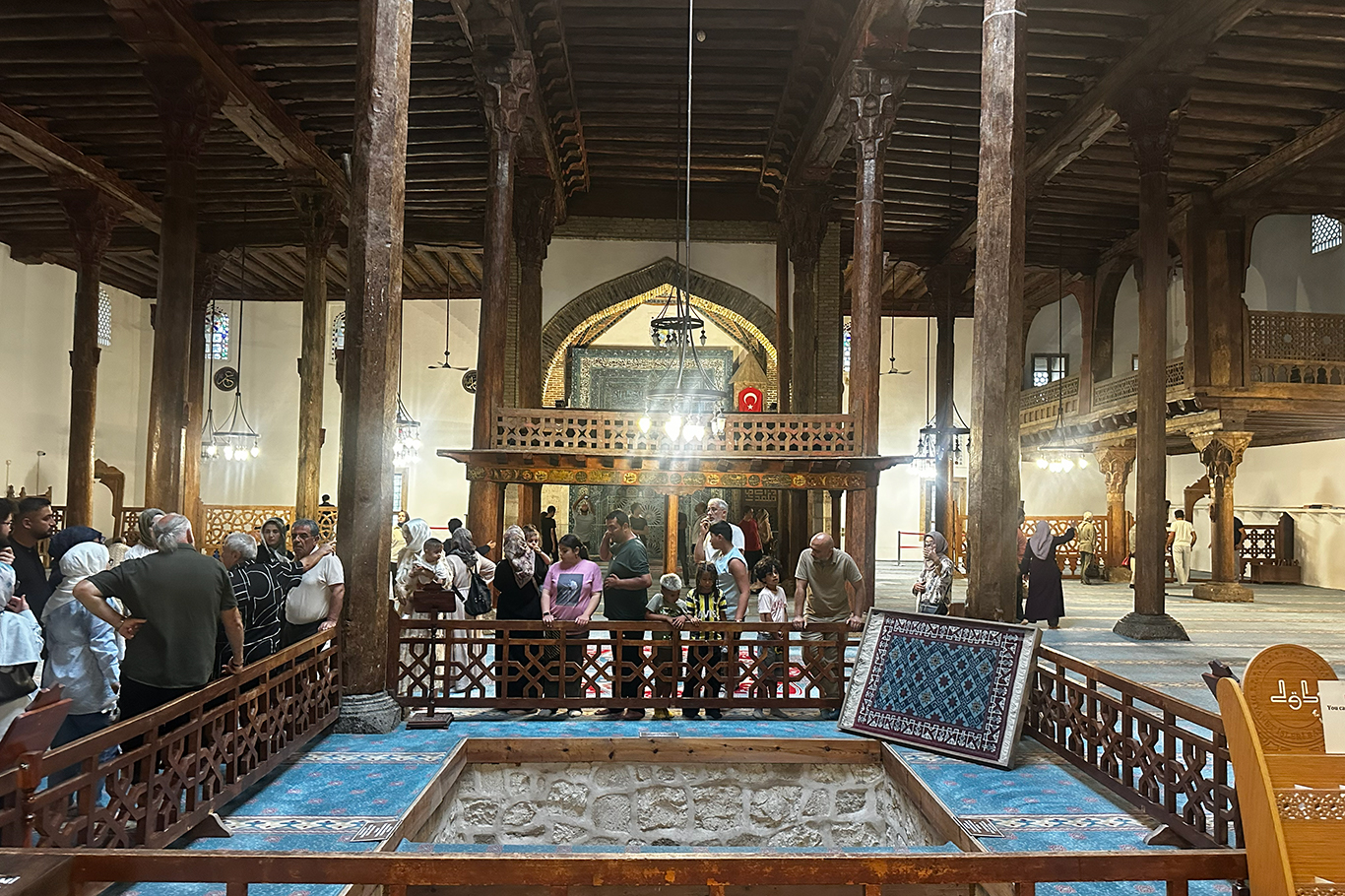 13. yüzyıldan günümüze uzanan Eşrefoğlu Camii yaz aylarında ziyaretçilerini ağırlıyor