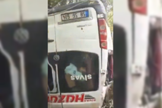 Sivas'ta yolcu minibüsü şarampole devrildi: 4 ölü, 10 yaralı