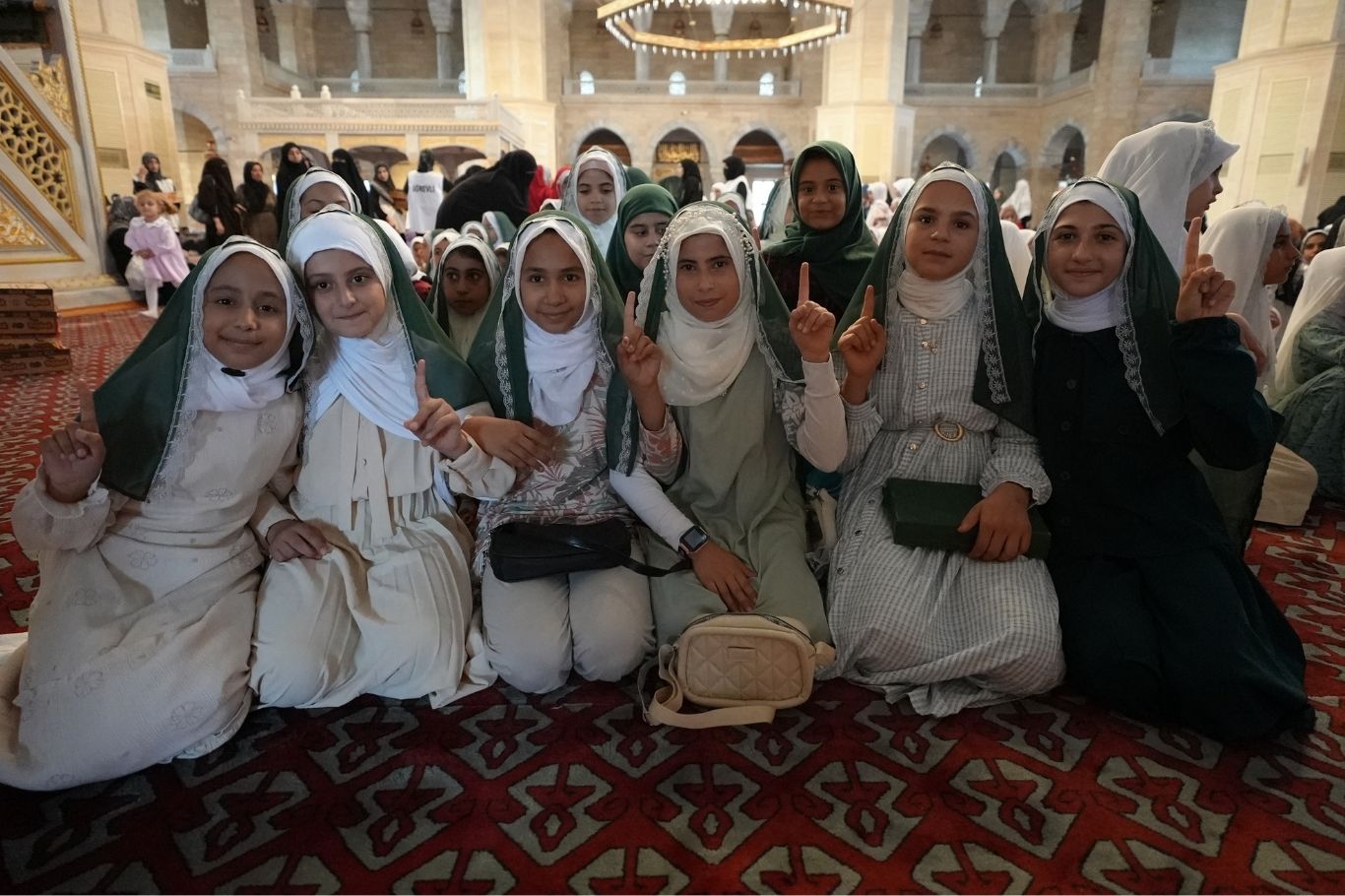 Peyamên hestiyar ji keçên ciwan ên li Edeneyê ku dest bi serpoşê kirine