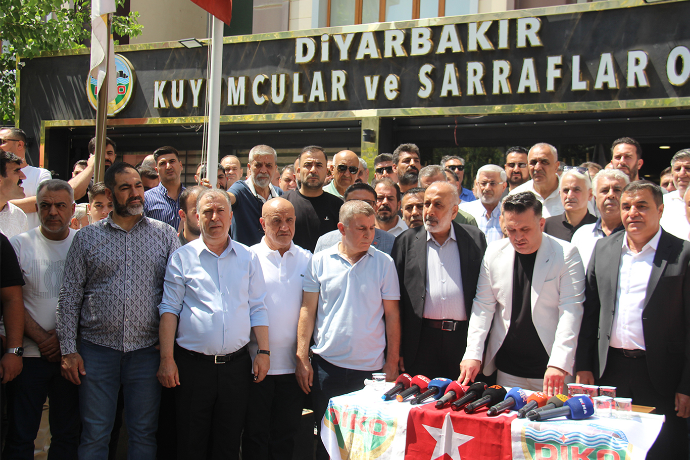 Diyarbakır kuyumcularından silahlı saldırıya tepki