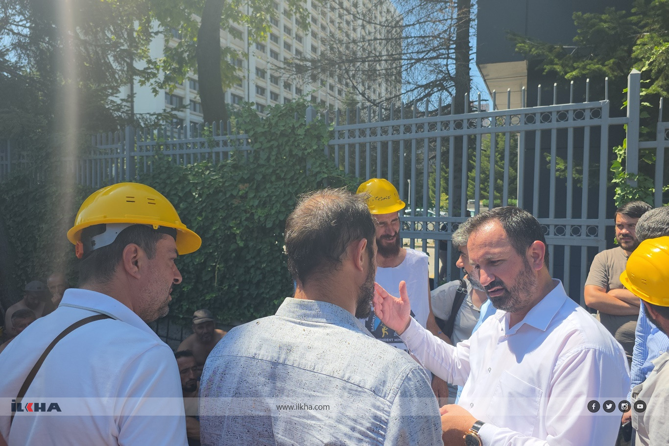 HÜDA PAR MP Faruk Dinç voices support for miners protesting over unpaid labor rights