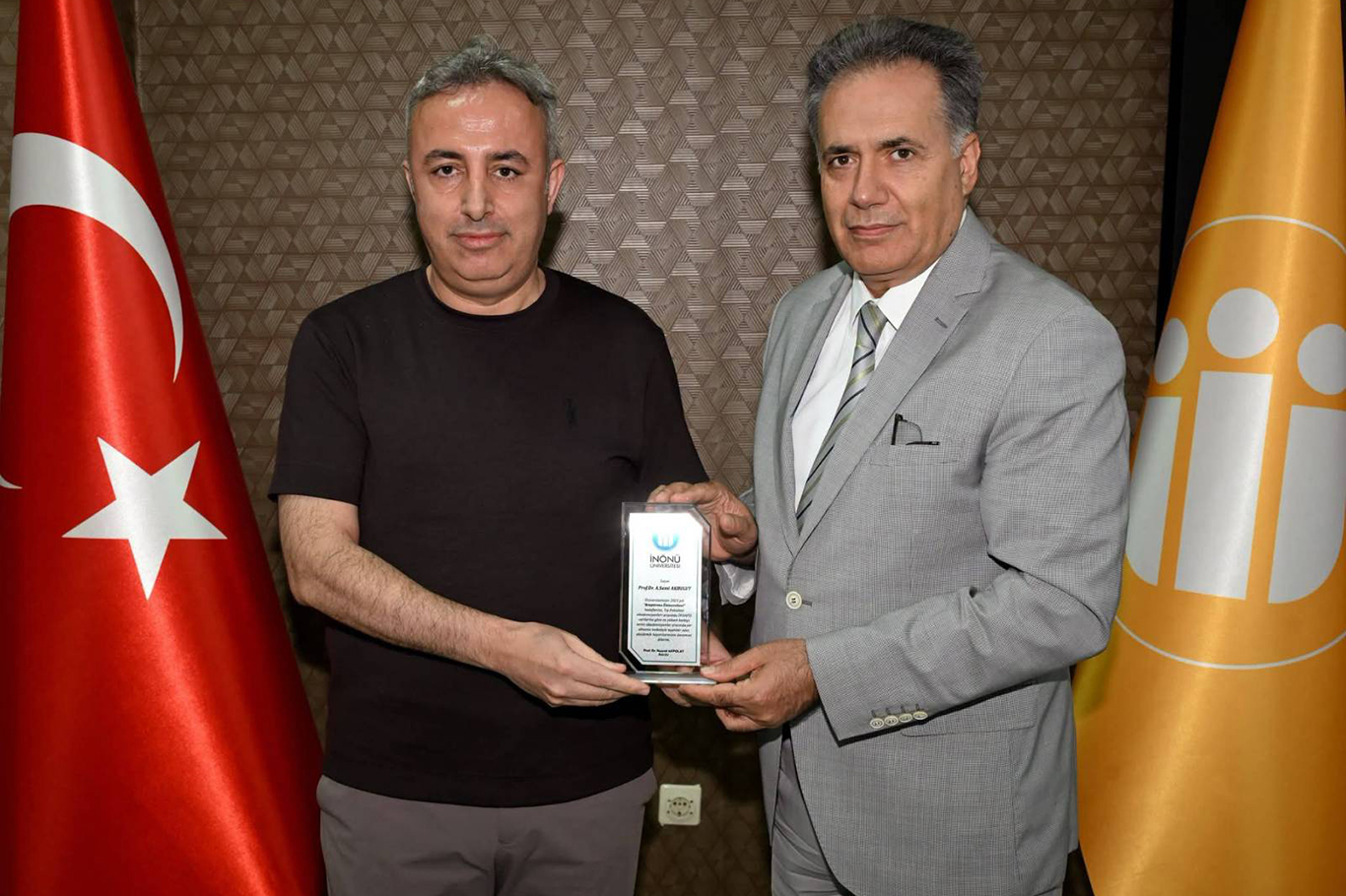 İnönü Üniversitesi'nde bilimsel başarı gösteren akademisyenler ödüllendirildi