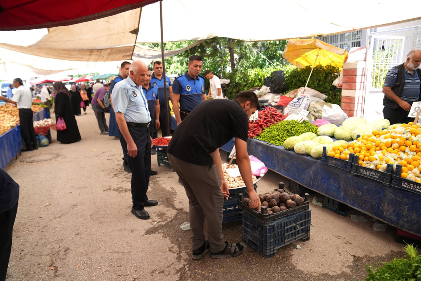 Battalgazi'de semt pazarlarına yönelik denetimler sürüyor