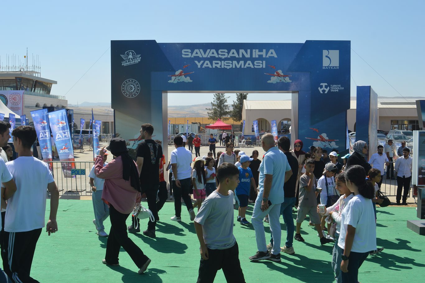 Siirt'te TEKNOFEST heyecanı: Savaşan İHA yarışmaları başladı