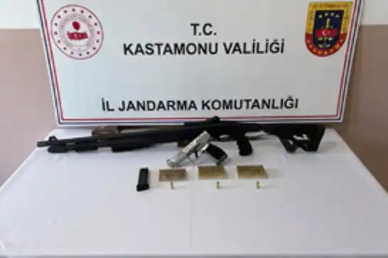 Kastamonu’da ruhsatsız silah operasyonunda 3 tabanca ve 2 av tüfeği ele geçirildi