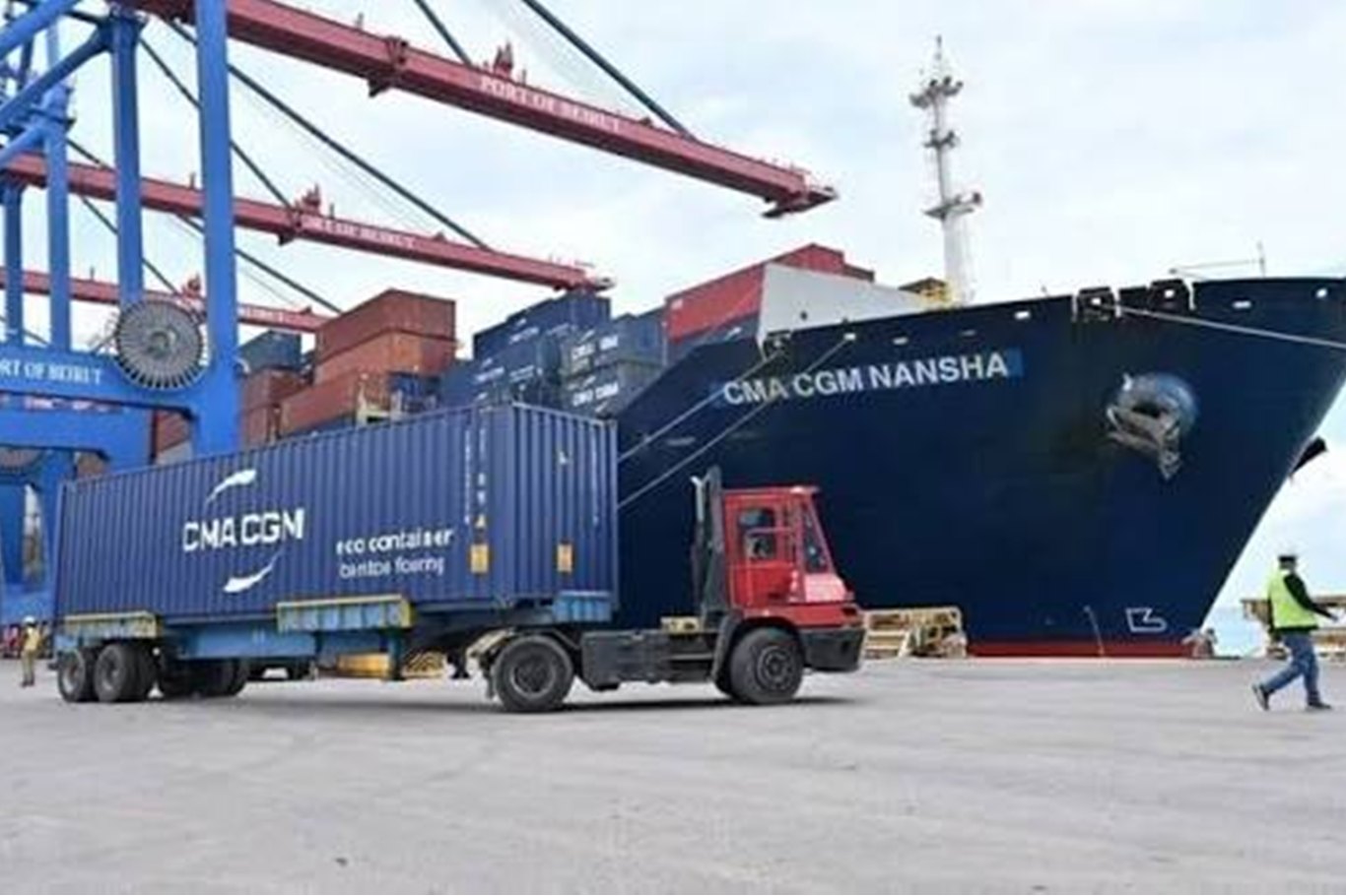 Lübnan, Türkiye'den yardım malzemeleri aldı