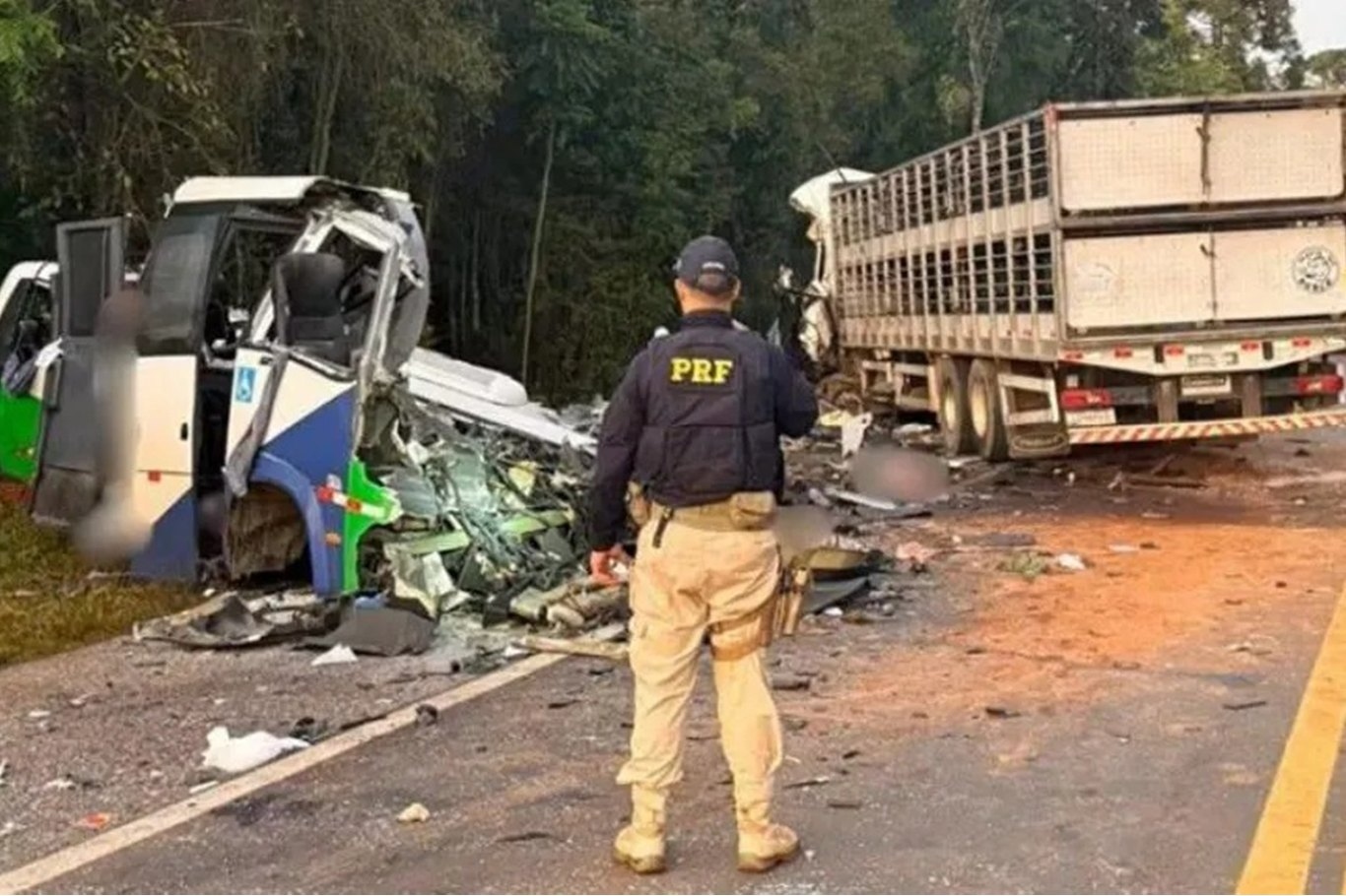 23 killed, 5 injured after minibus and truck collide in southern Brazil