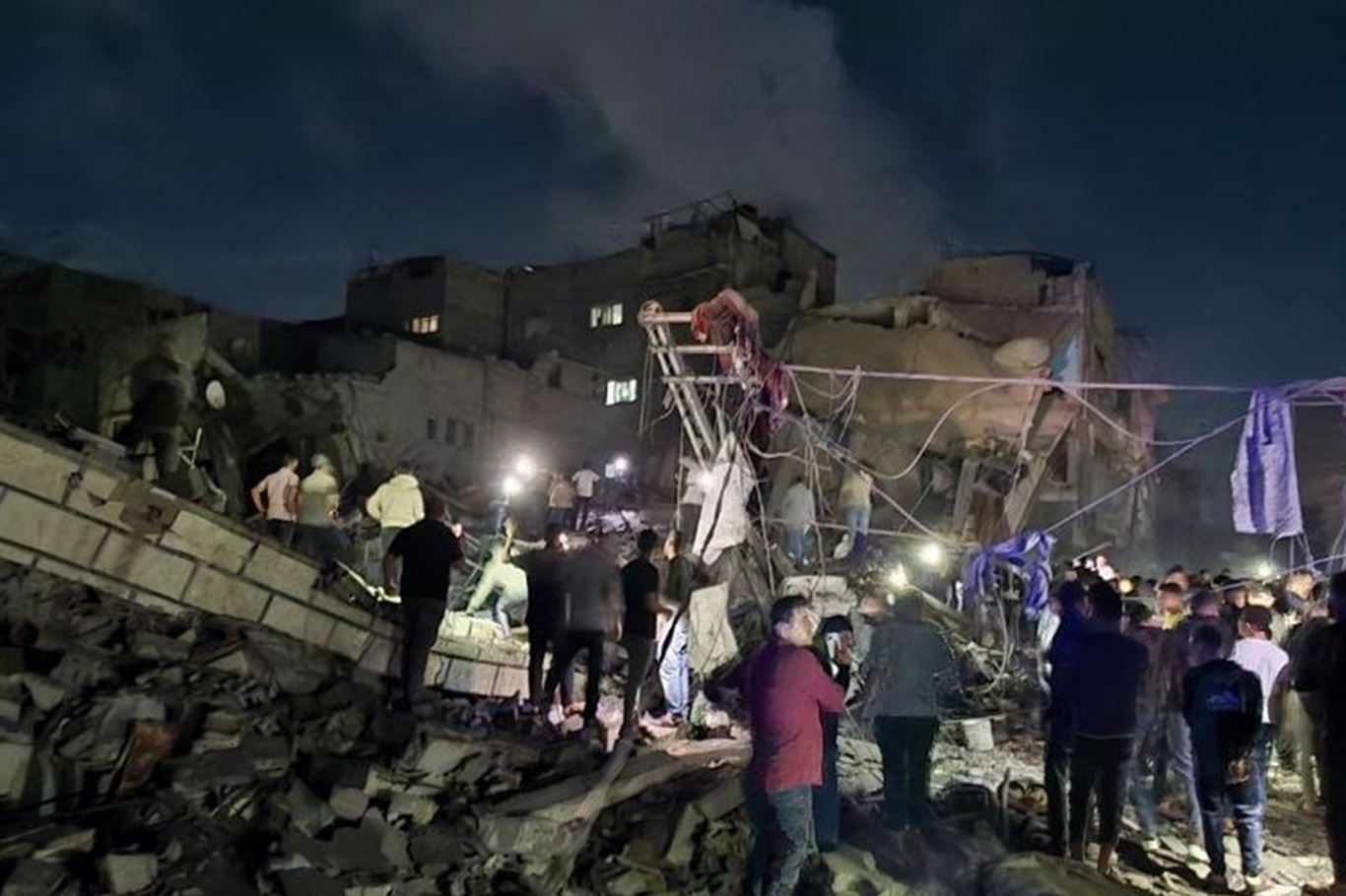 Siyonist işgal rejiminin saldırıları sonucu Gazze'de 2'si çocuk 8 kişi şehit oldu