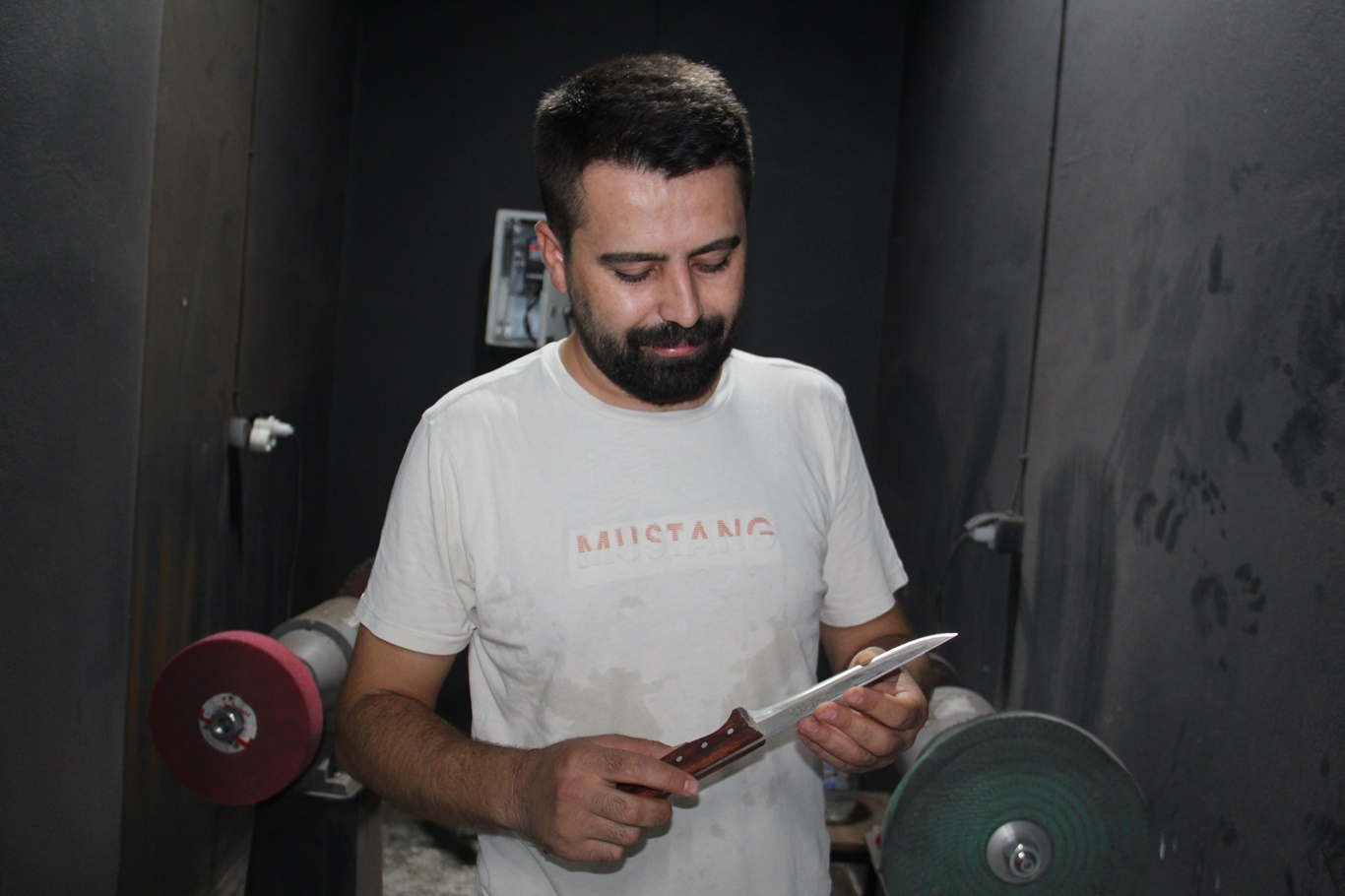 Bıçak bileme ustası Erdem: Profesyonel bileme bıçağın ömrünü uzatıyor