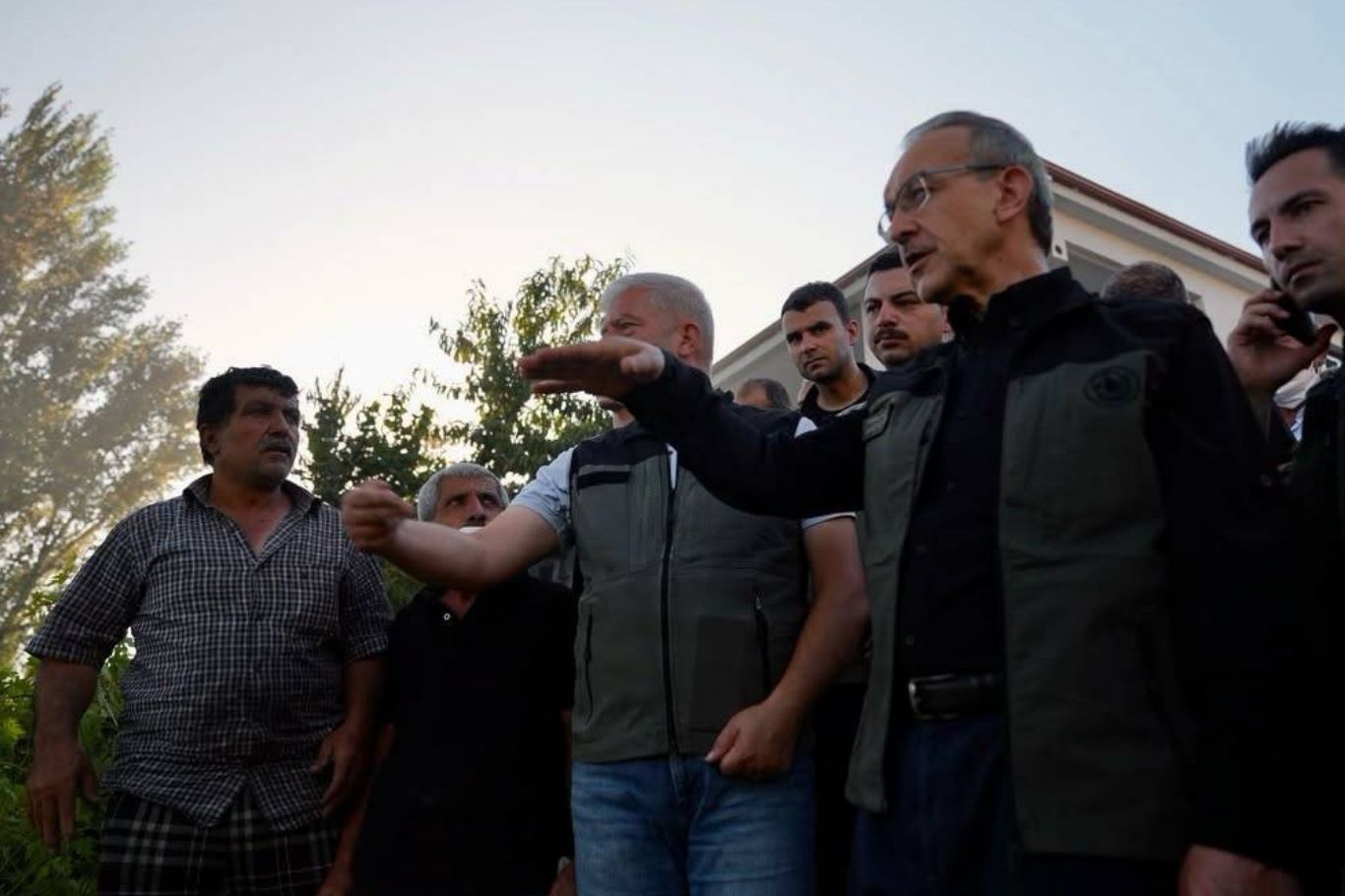 Malatya'daki yangın kontrol altına alındı: 2 ahır bir ev zarar gördü, 3 kişi dumandan etkilendi