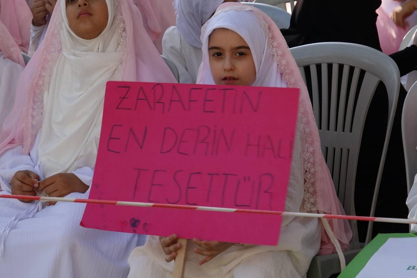 Mardin'de "Niyet Ettim Örtünmeye, Emrin Başım Üstüne" programı düzenledi