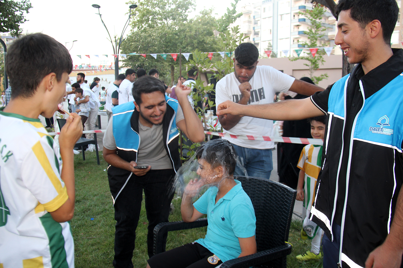 Davet ve Gençlik Hareketi Kayapınar'da park etkinliği düzenledi