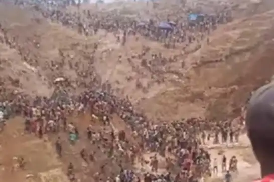 Li Komara Efrîqaya Navîn li madena zêr erd şemitî: Zêdetirî 100 kes mirin