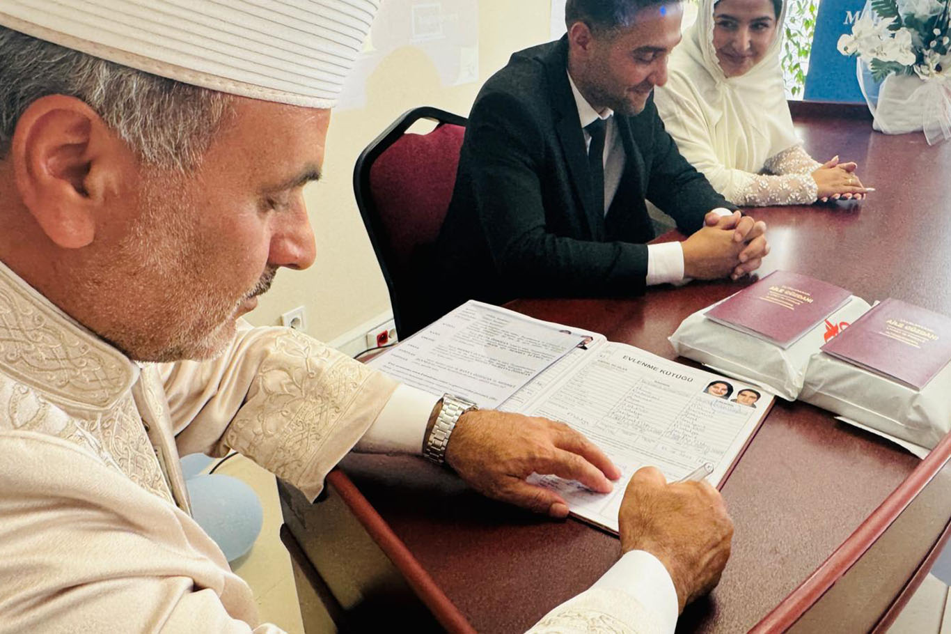 "İki İnsan Bir Hayat" projesi kapsamında Malatya'da iki genç çiftin nikâhı kıyıldı