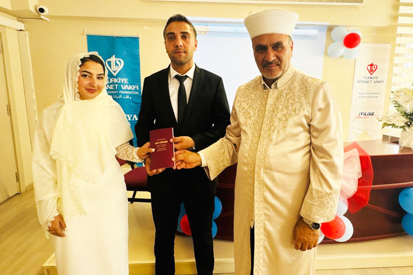 "İki İnsan Bir Hayat" projesi kapsamında Malatya'da iki genç çiftin nikâhı kıyıldı