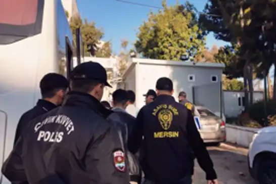 Mersin’de uyuşturucu operasyonlarında 90 tutuklama