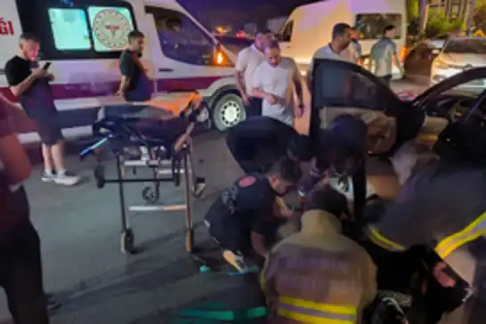 Mardin'de iki otomobilin çarpıştı: 2 yaralı 