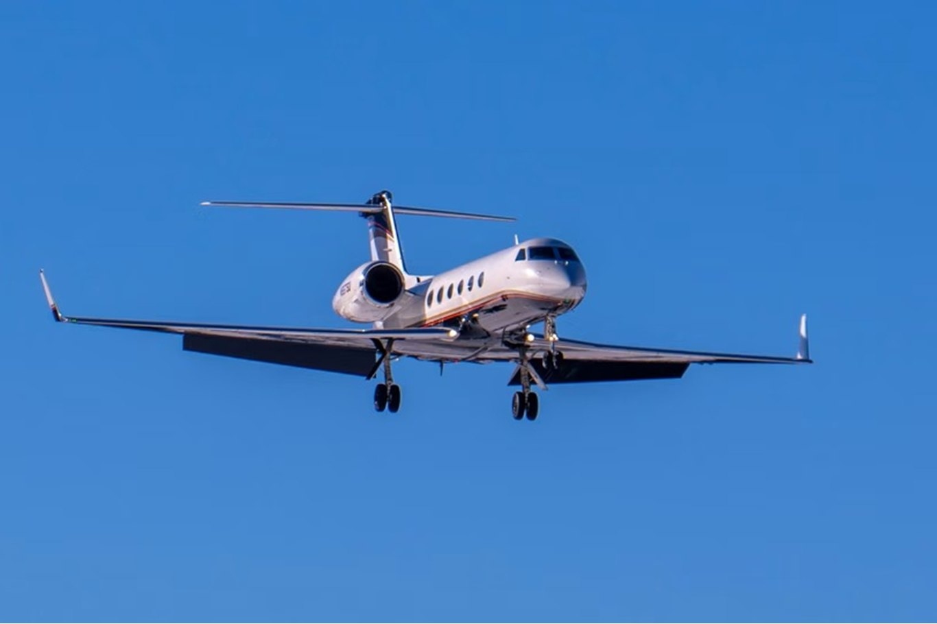 Charter plane crashes in Alaska, killing all eight on board