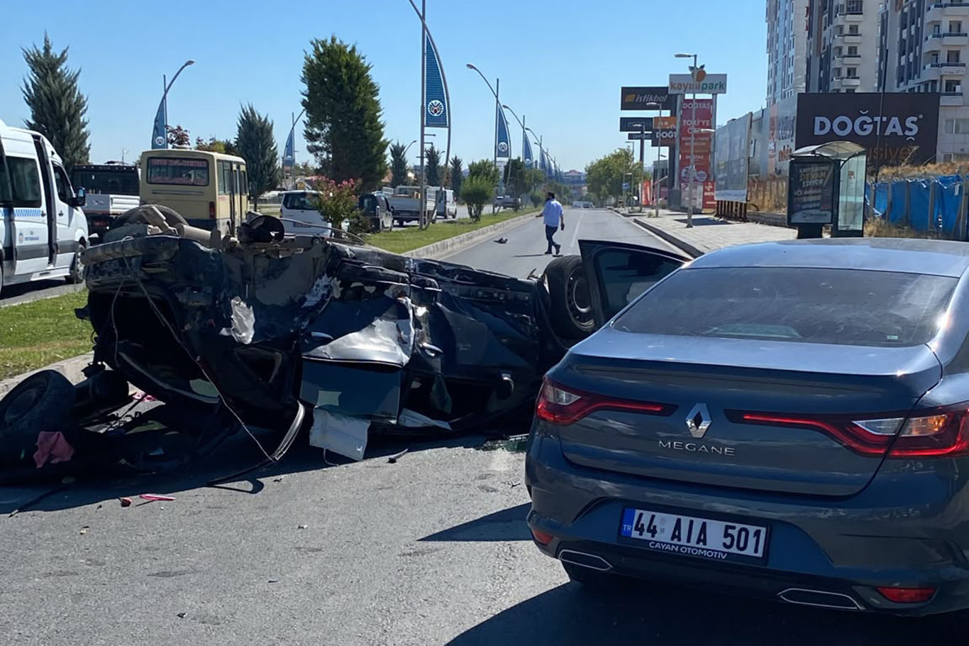 Malatya'da iki otomobil çarpıştı: 3 yaralı