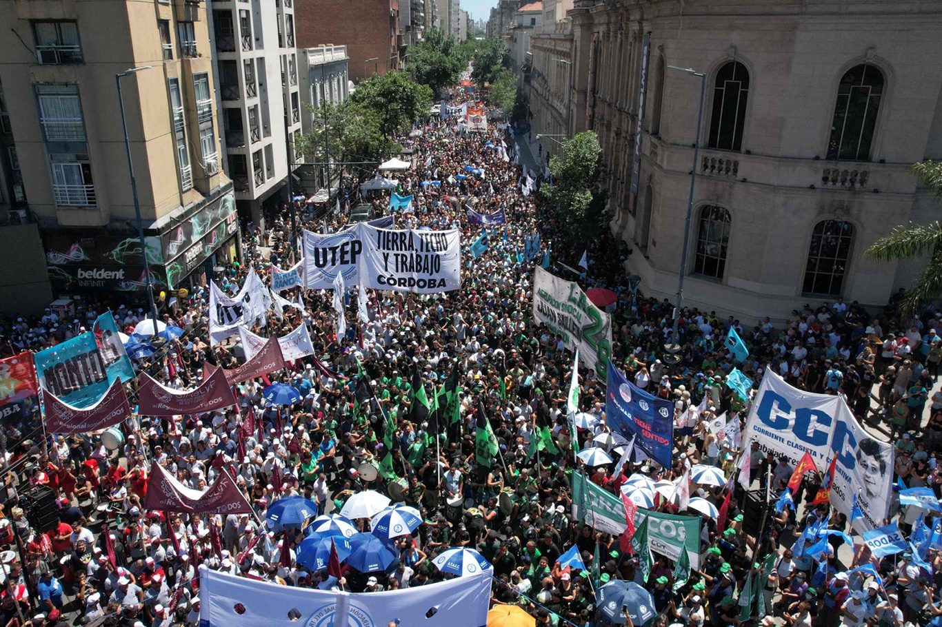 Arjantin’de halk borç batağında: Binlerce kişi Milei karşıtı protestolara katıldı