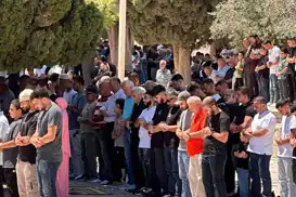 رغم قيود الاحتلال.. نحو 70 ألف فلسطيني يؤدون صلاة الجمعة في المسجد الأقصى