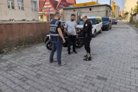 Ağrı'da çevreyi rahatsız eden sürücüye idari para cezası